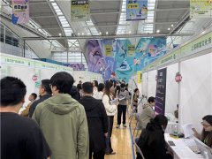 上海市市场监管局告白处处长张红冰正在接管采